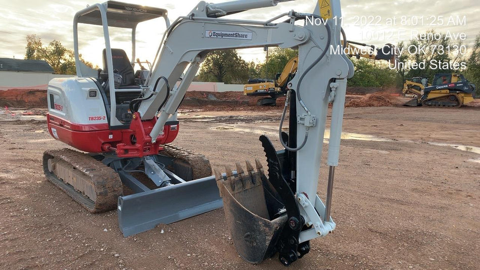2022 TAKEUCHI TB235-2R