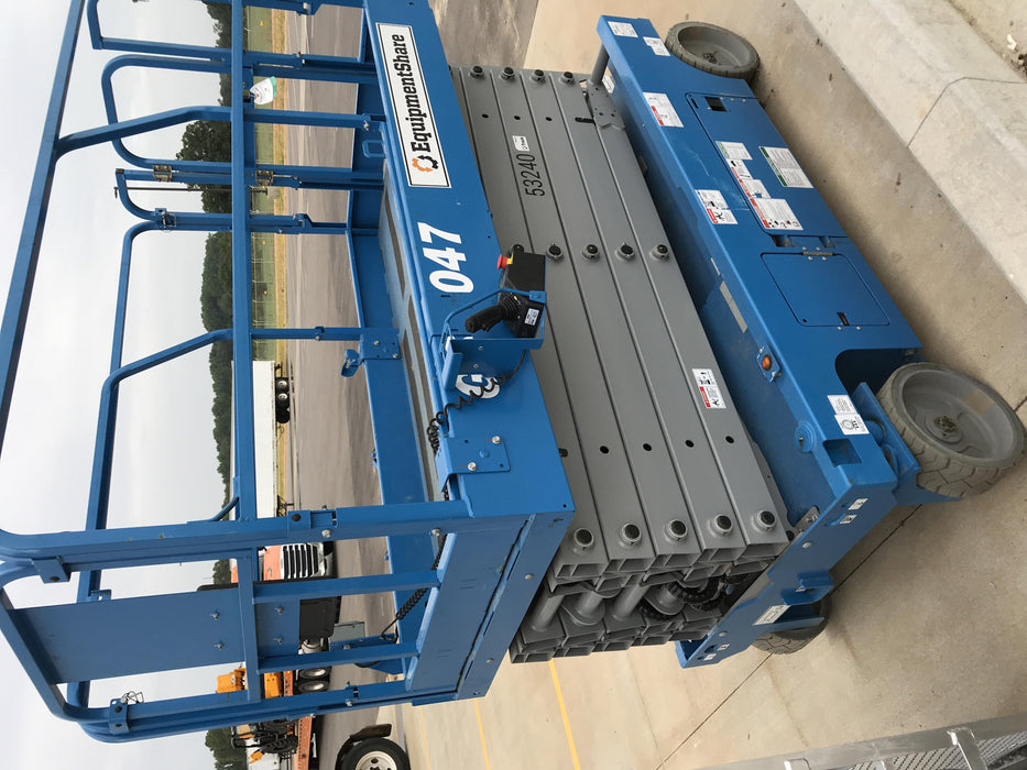 2019 Genie GS-4047 Folding rails with half height swing gate