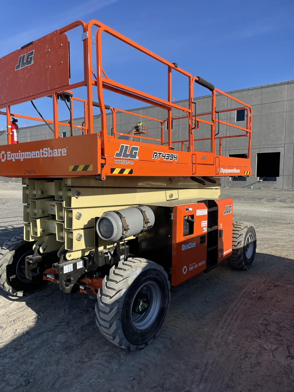 2023 JLG RT4394