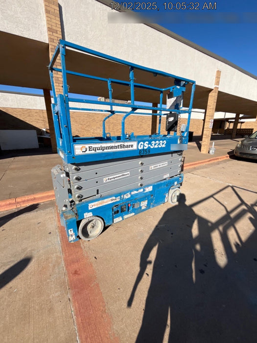 2018 Genie GS-3232 Genie GS3232 Lift w/Folding Rails and Swing Gate