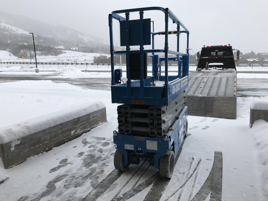 2019 Genie GS-2632 Folding rails with half height swing gate