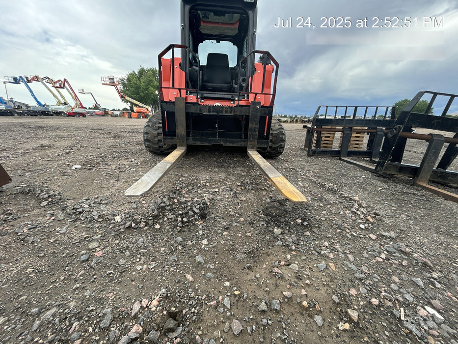 2022 TAKEUCHI 48" Pallet Forks - Takeuchi