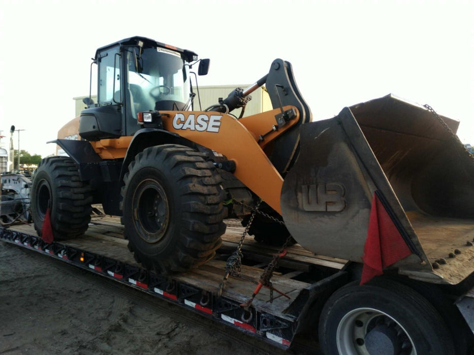 2018 Case 821G CLOSED CAB, JRB 418 STYLE HYD COUPLER