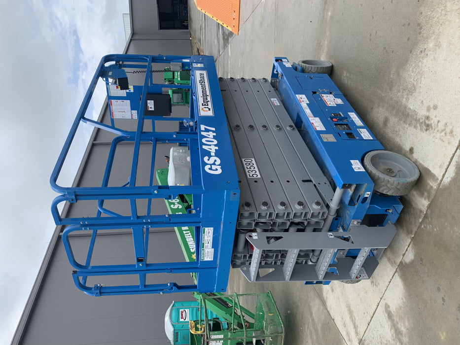 2019 Genie GS-4047 Folding rails with half height swing gate