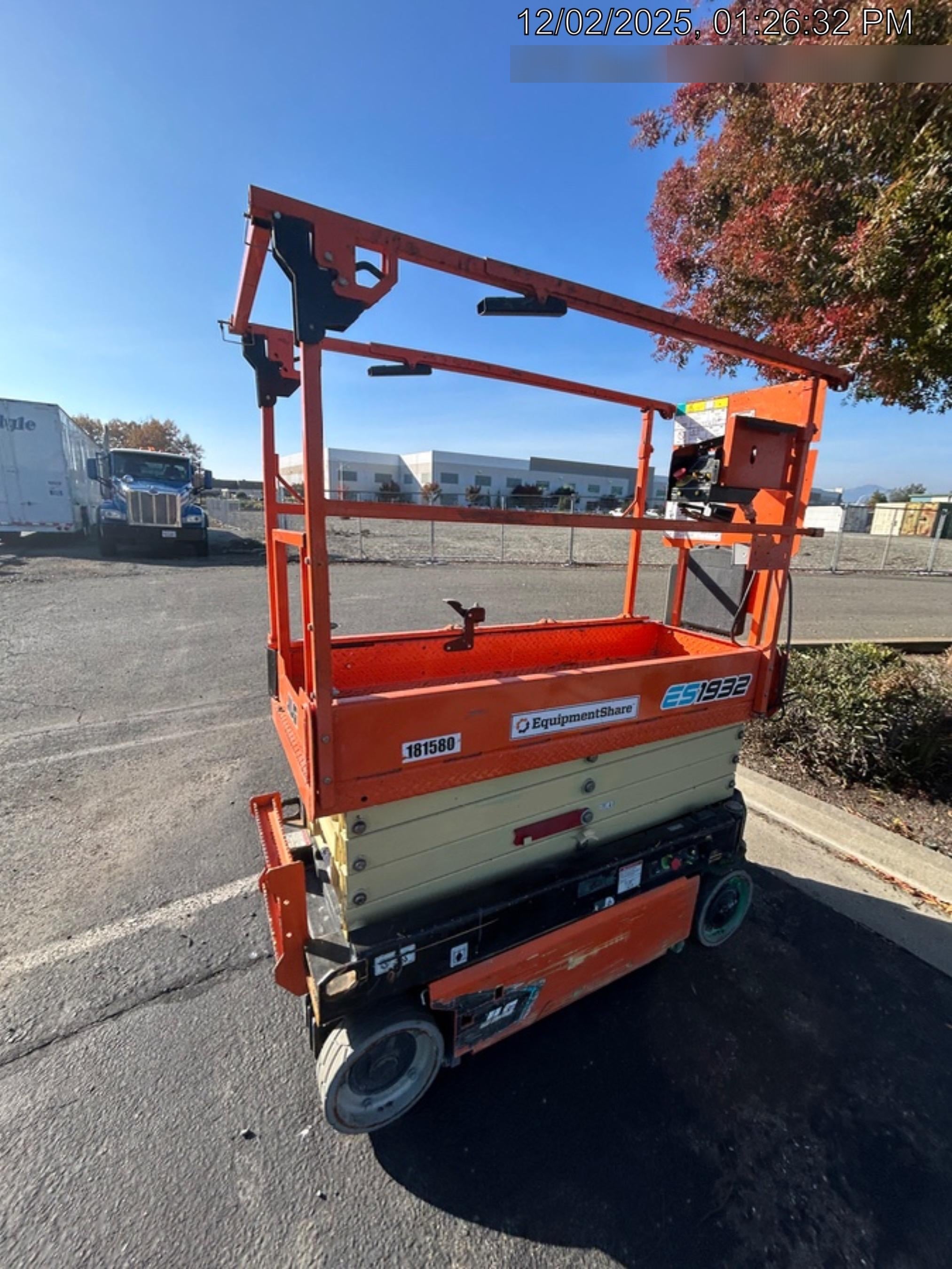 2021 JLG ES1932