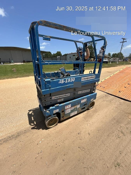 2019 Genie GS-1930 Fixed Rails with Chain Entry