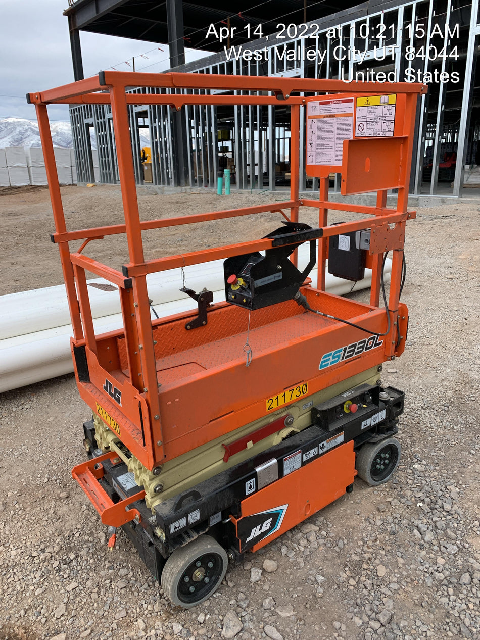 2022 JLG ES1330L