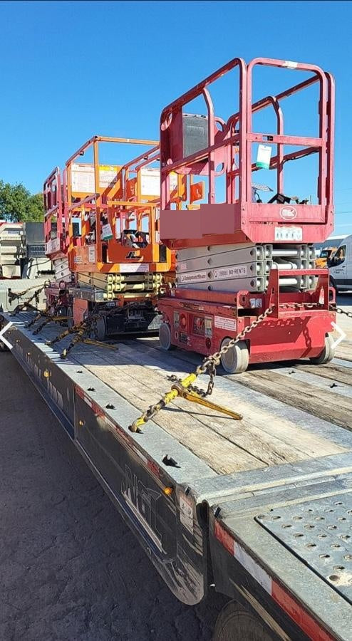 2022 JLG ES1330L