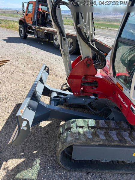 2023 TAKEUCHI TB250-2C