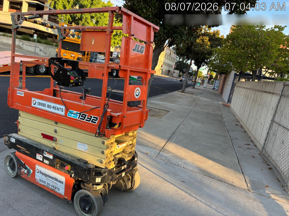 2022 JLG ES1932