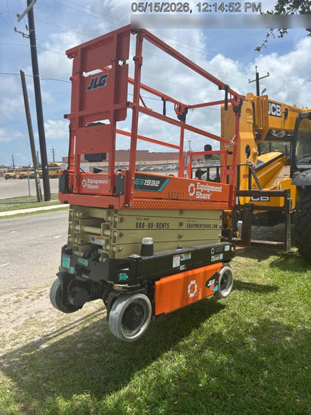 2025 JLG ES1932