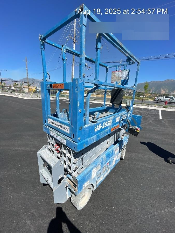 2020 Genie GS-1930 Solid Non Marking Tires, Beacon, Folding rails with half height swing gate, 800W Inverter