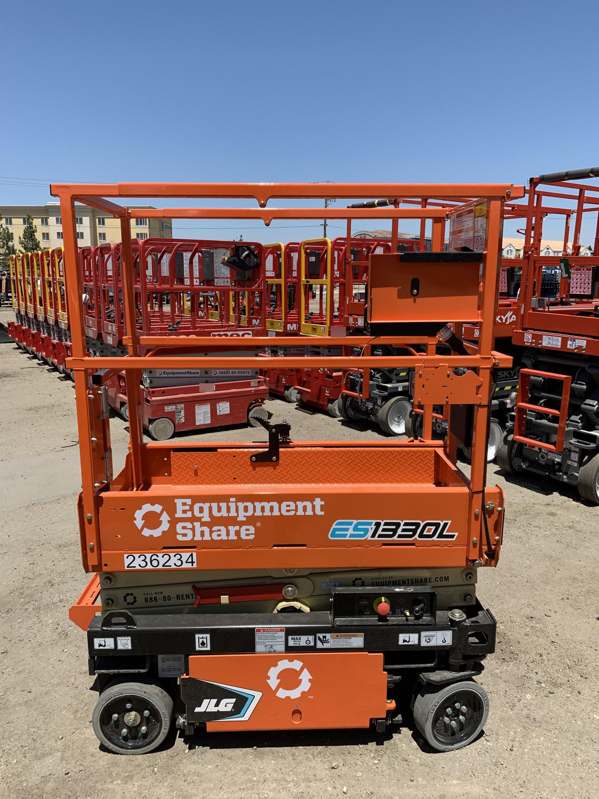2022 JLG ES1330L