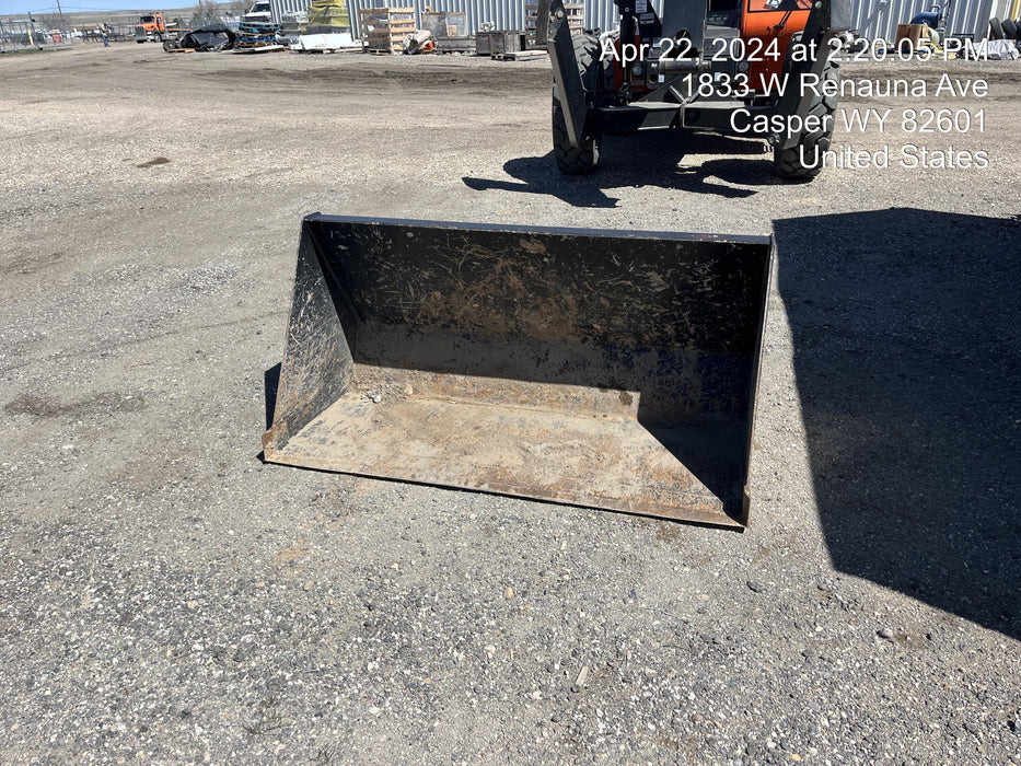 2016 SKYTRAK 70" Bucket, Telehandler 6k-7k