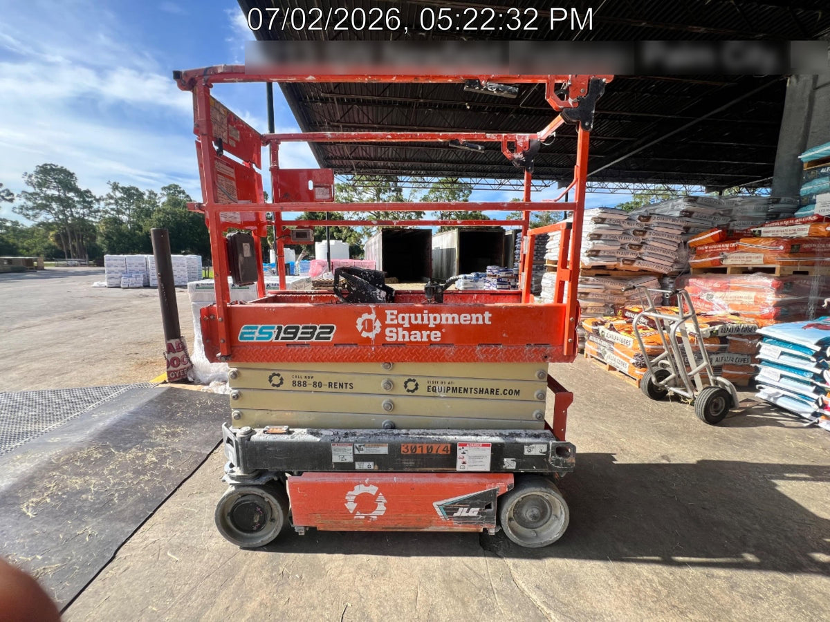 2023 JLG ES1932