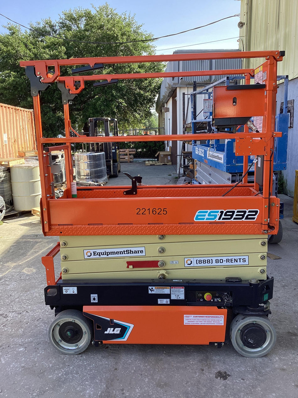 2022 JLG ES1932