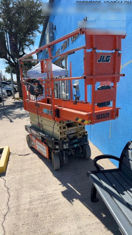 2021 JLG ES1932