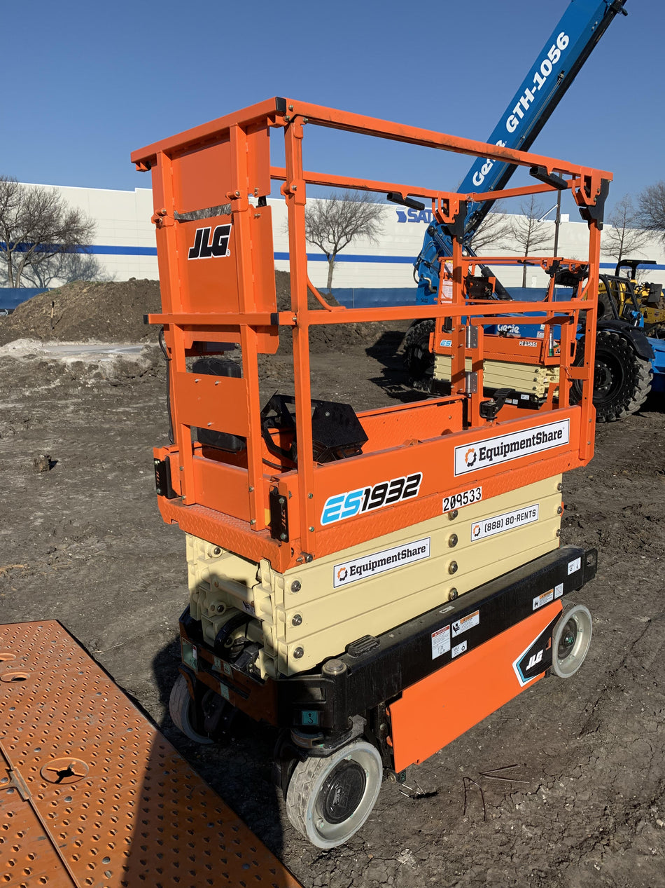 2022 JLG ES1932