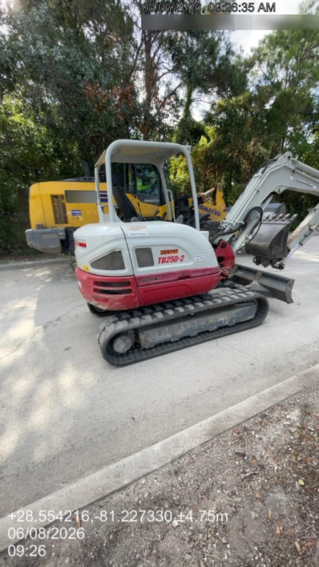 2022 TAKEUCHI TB250-2R