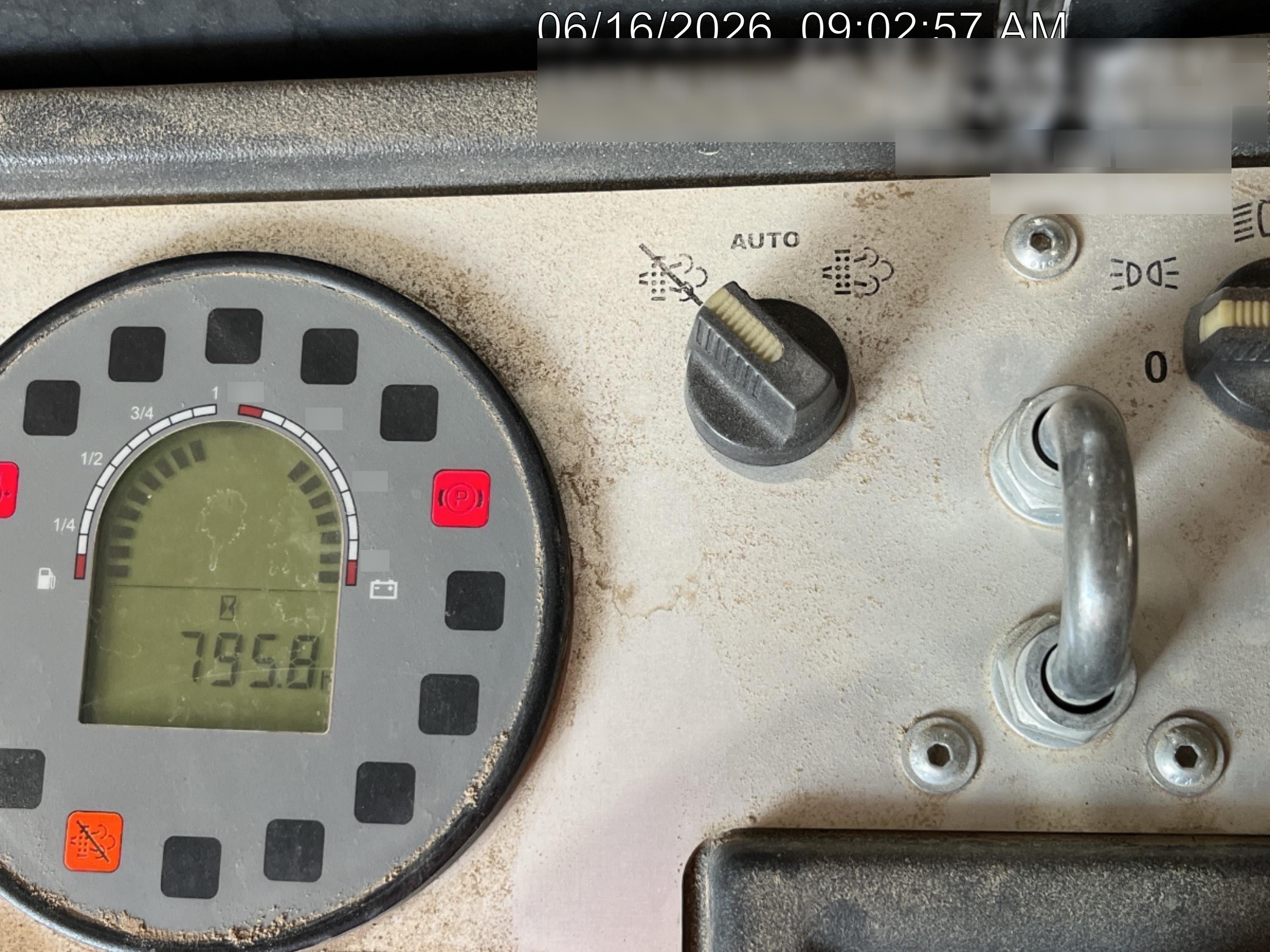 2021 CASE DV26E
