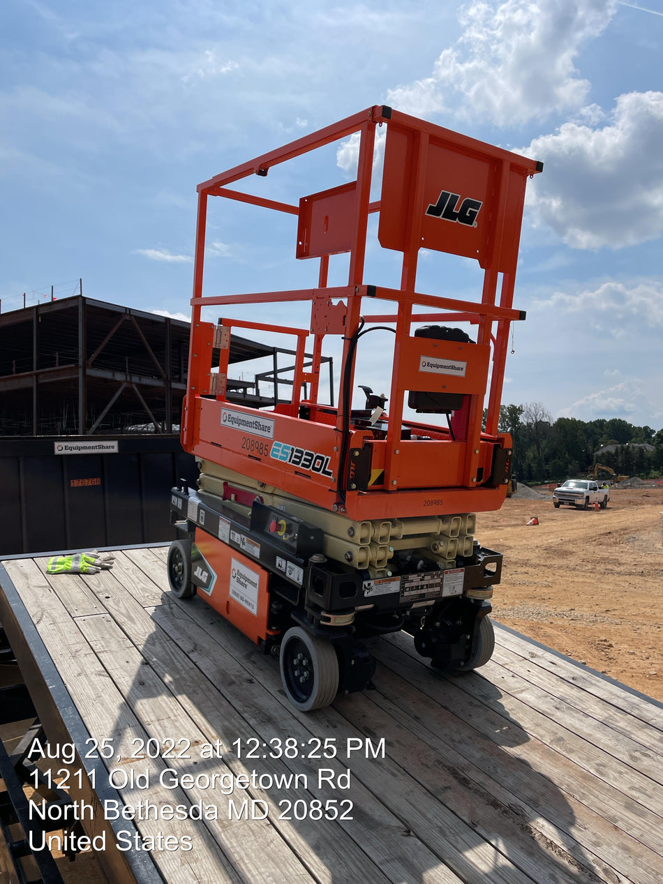 2022 JLG ES1330L