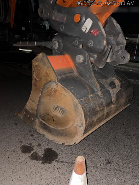 2025 HITACHI 54" Bucket - Hitachi