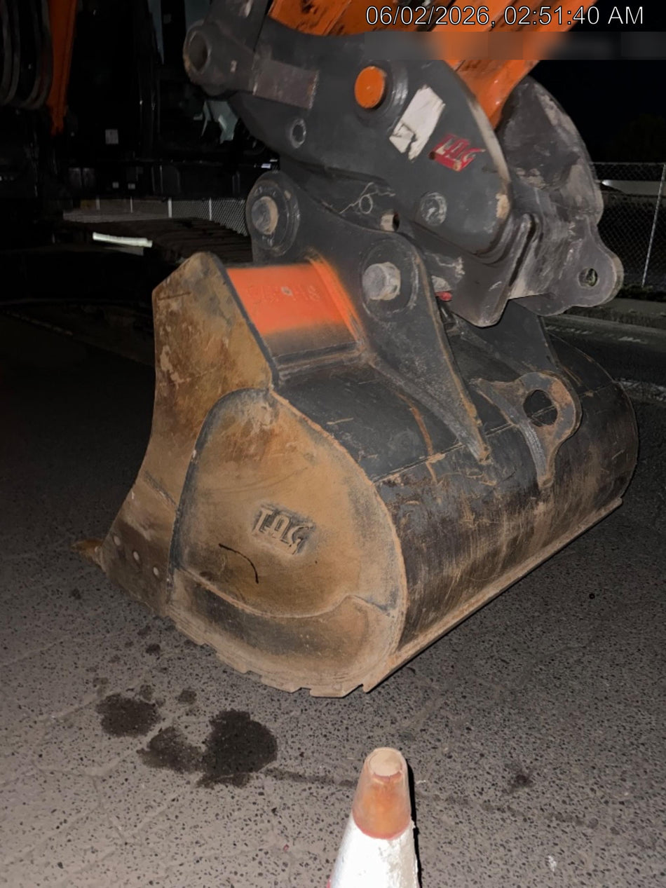 2025 HITACHI 54" Bucket - Hitachi
