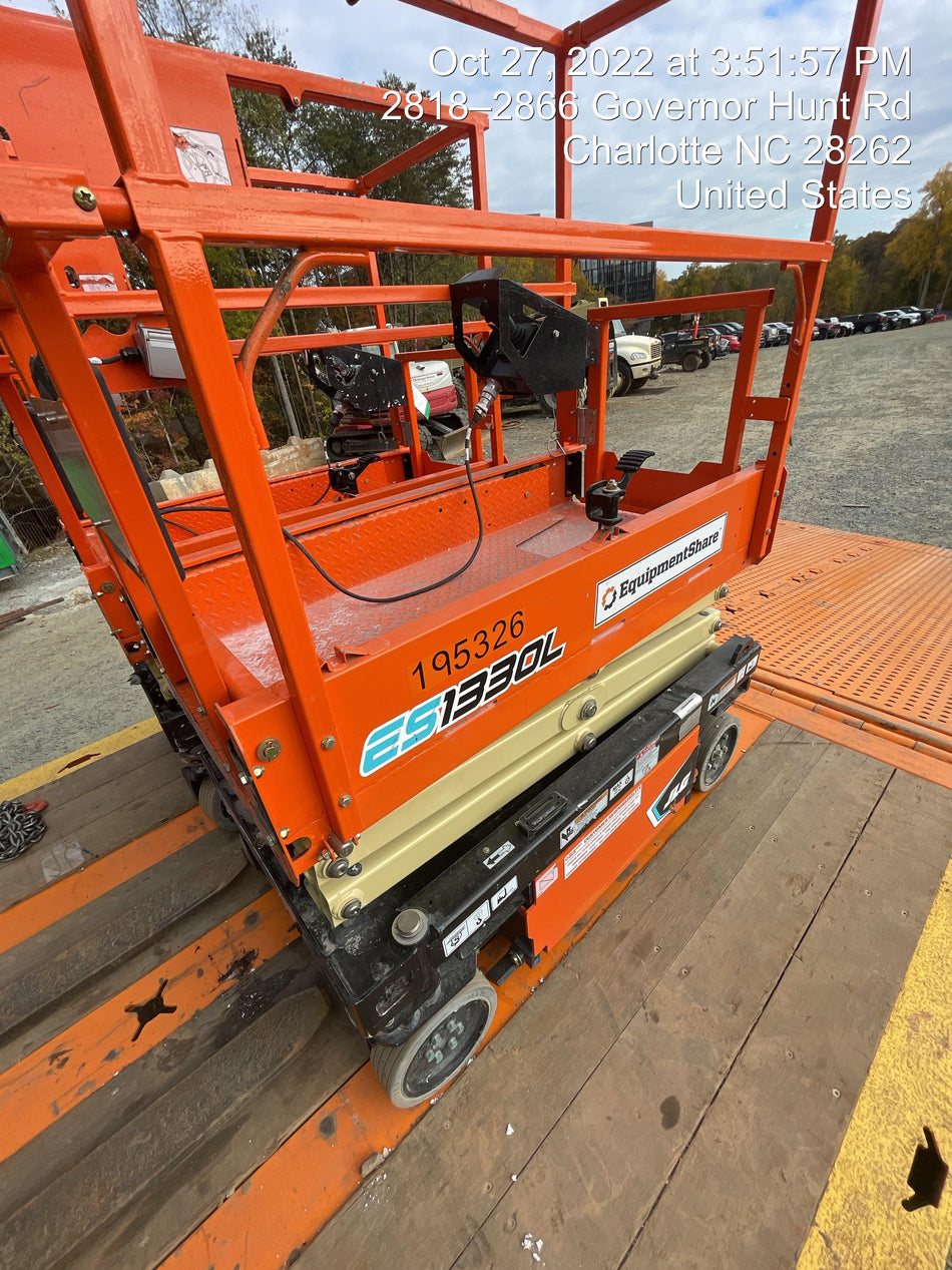 2021 JLG ES1330L