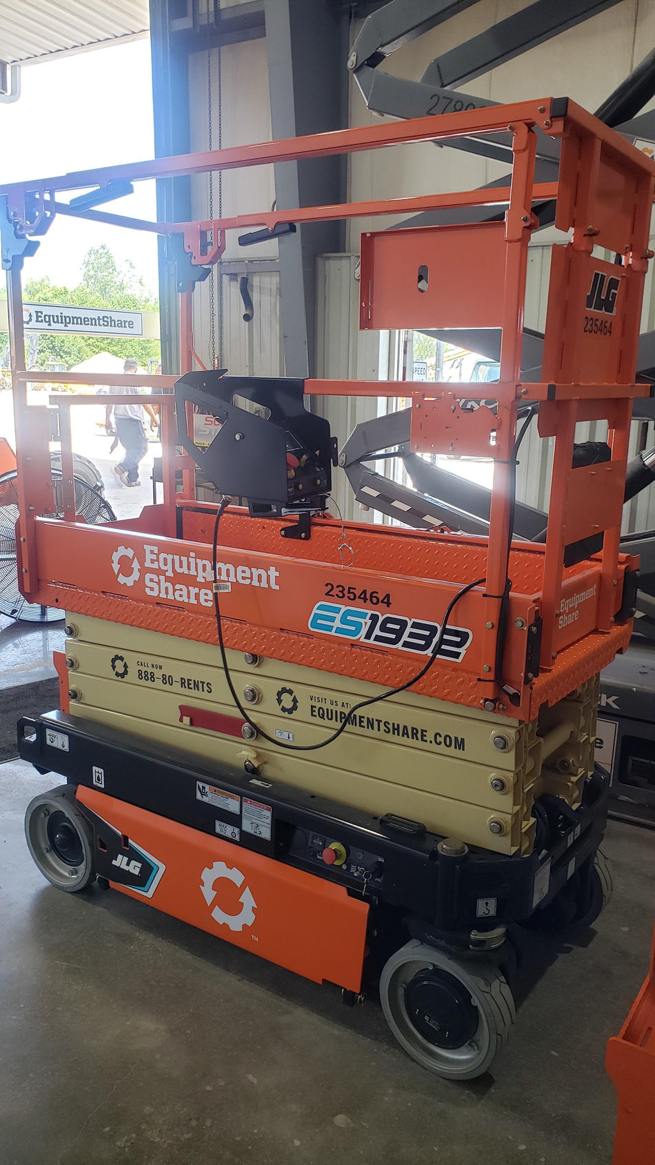 2022 JLG ES1932