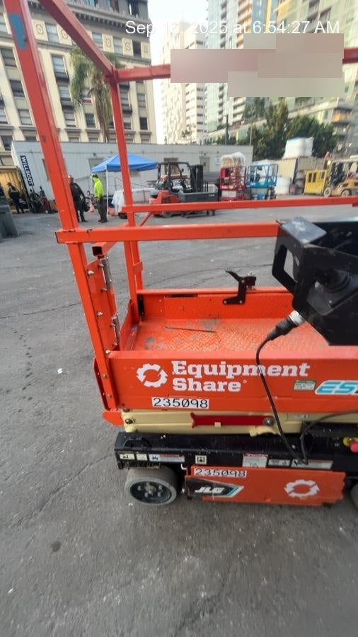 2022 JLG ES1330L