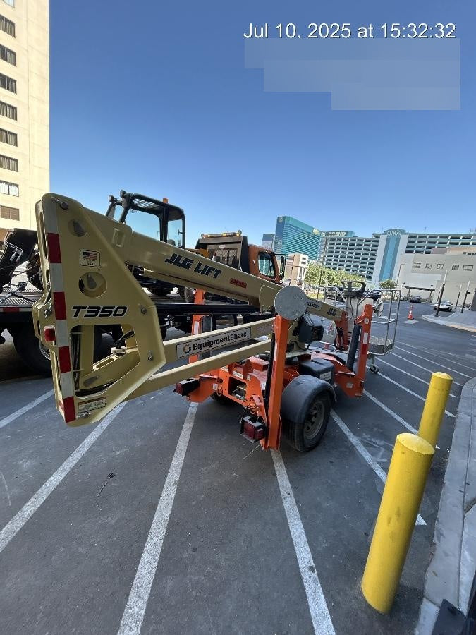 2022 JLG T350
