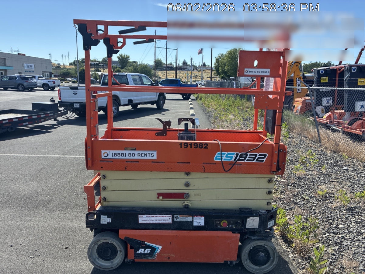 2021 JLG ES1932