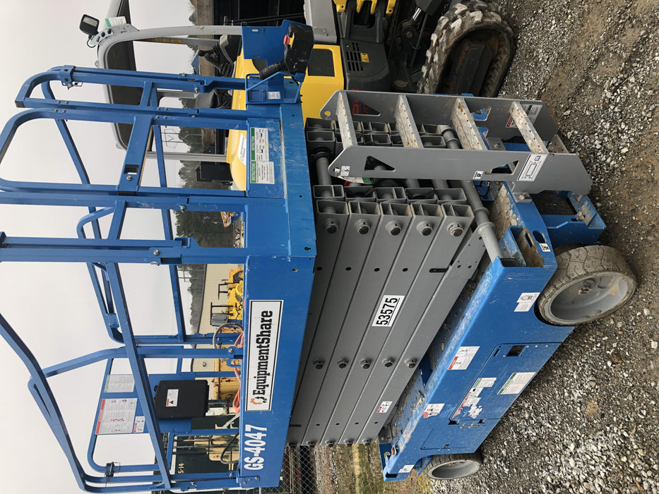 2019 Genie GS-4047 Folding rails with half height swing gate