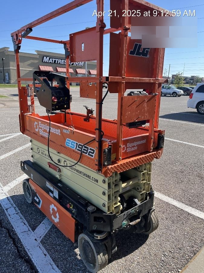 2023 JLG ES1932