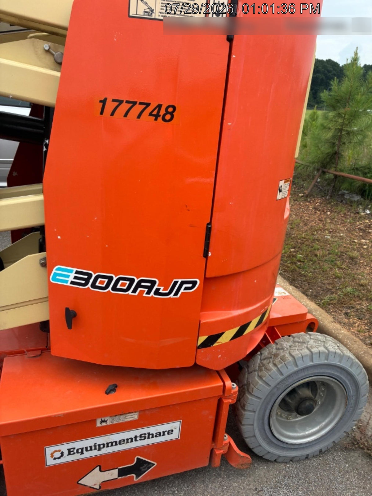 2021 JLG E300AJP