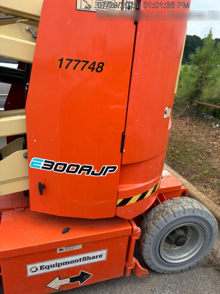 2021 JLG E300AJP