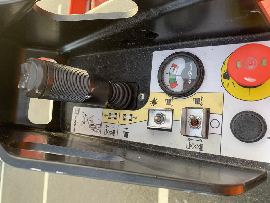 2020 Skyjack SJIII-3219 Solid NM Tires, Half height spring hinged entry gate, Dual Beacons, 800W Inverter