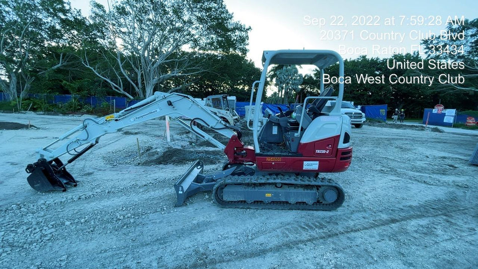 2022 TAKEUCHI TB235-2R