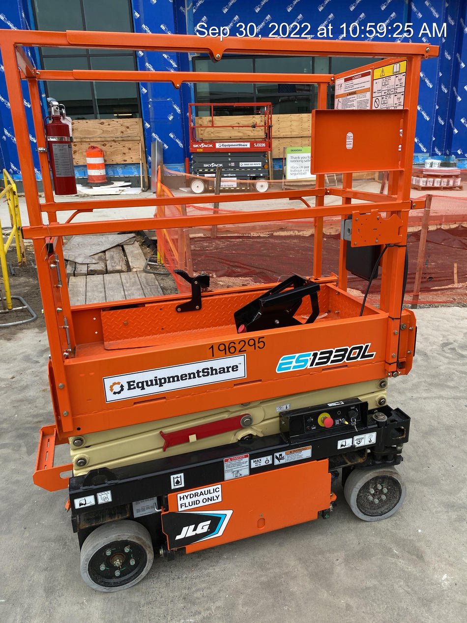 2021 JLG ES1330L