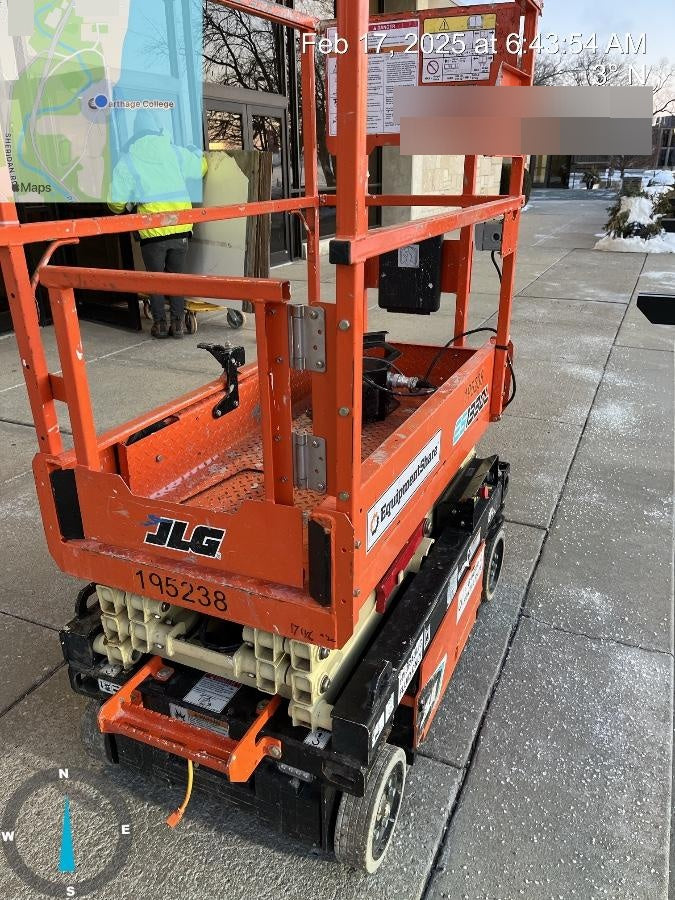 2021 JLG ES1330L