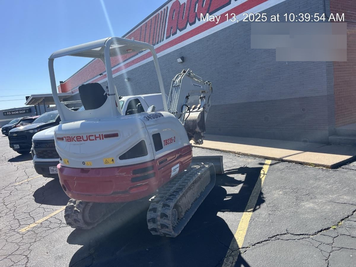 2023 TAKEUCHI TB235-2R