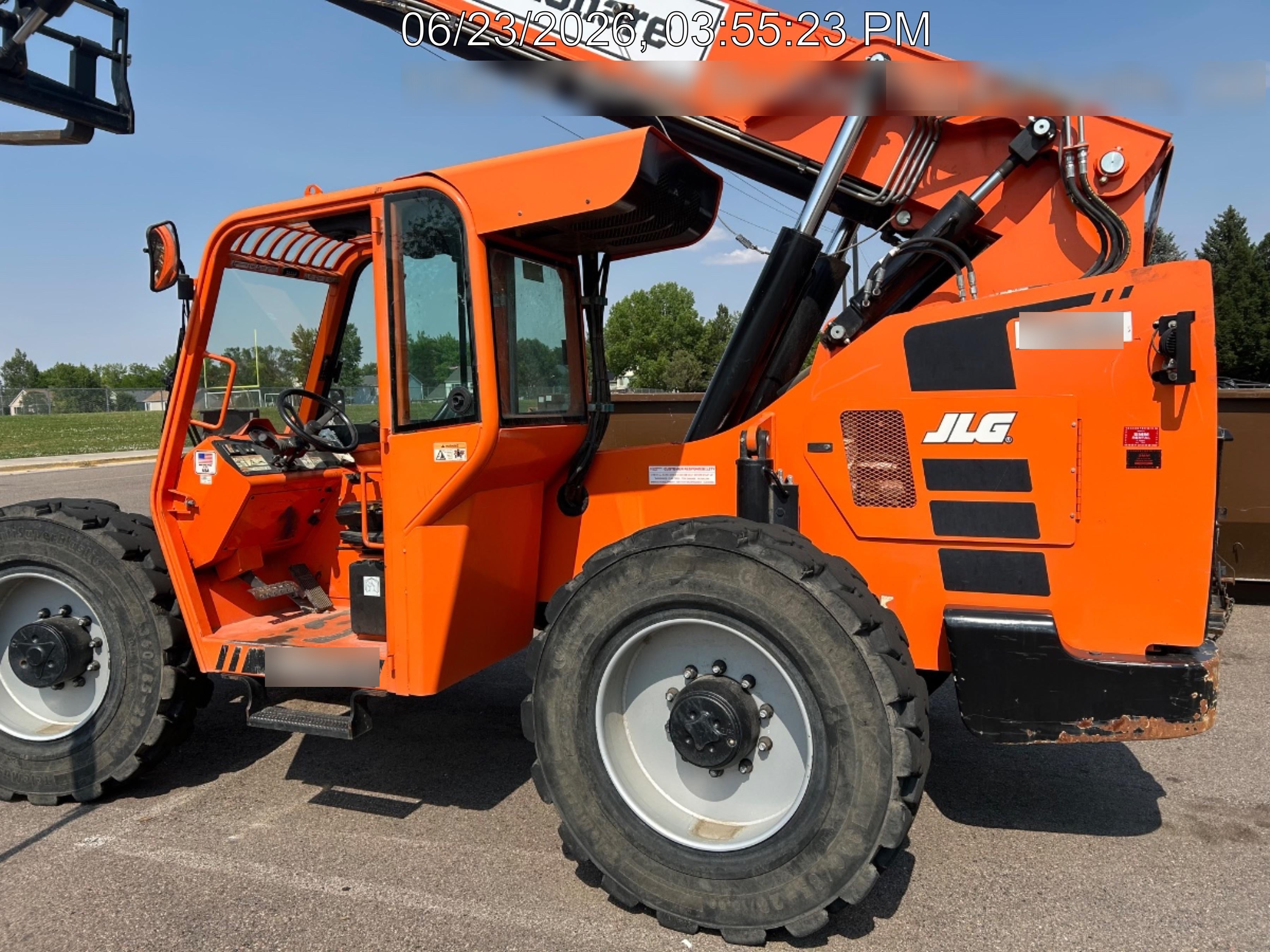 2020 Skytrak 10054 Cab/Heat/Air, Solid Tires, Work Lights, Beacon, Aux Hydraulics, Back up Alarm, Lifting Eye, ES Decals