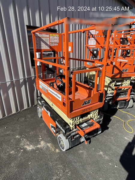 2022 JLG ES1330L