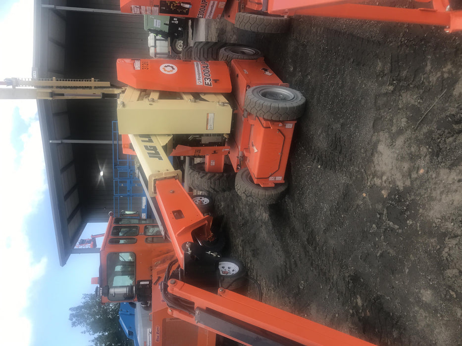 2019 JLG E300AJP