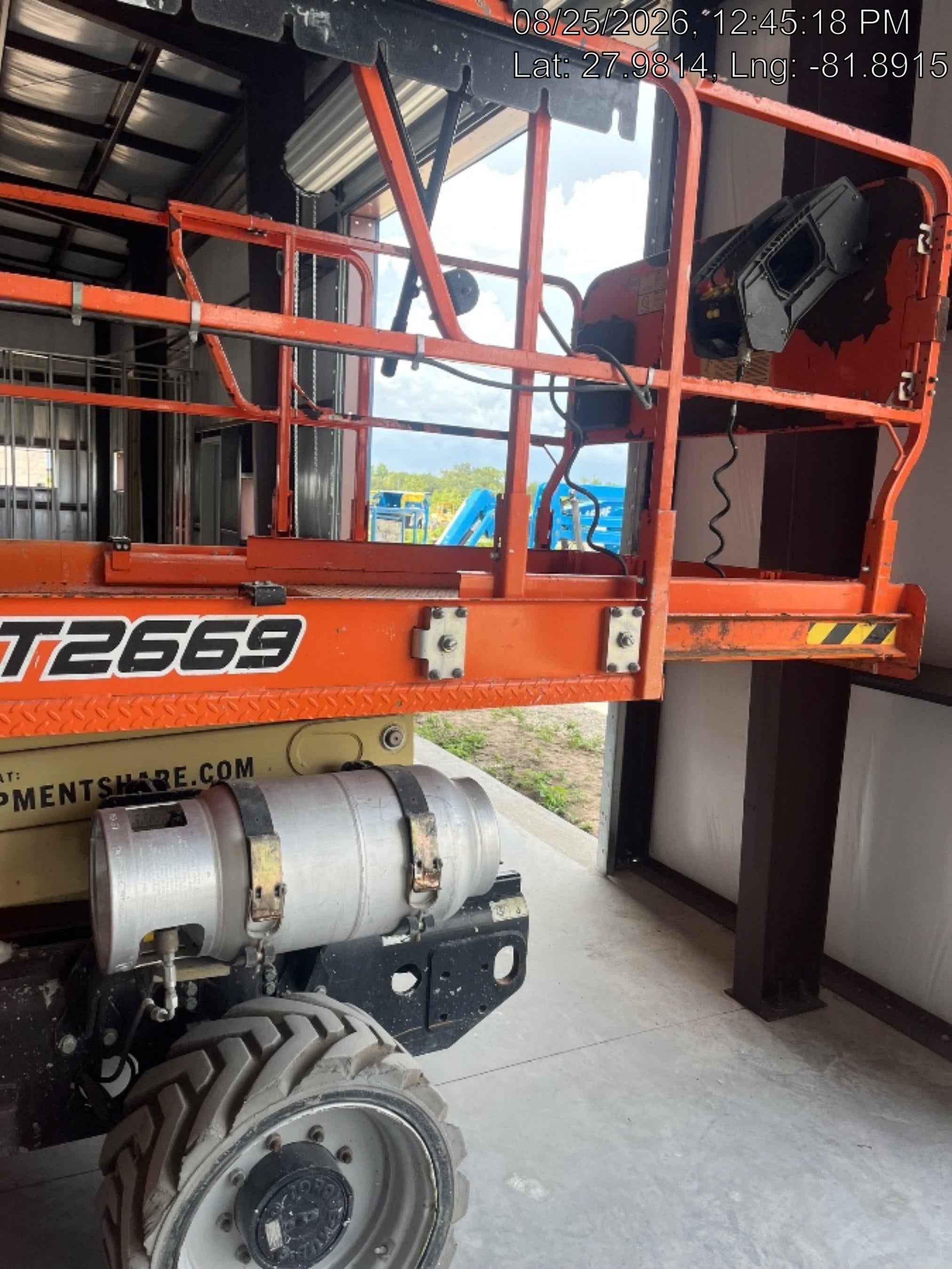 2022 JLG RT2669