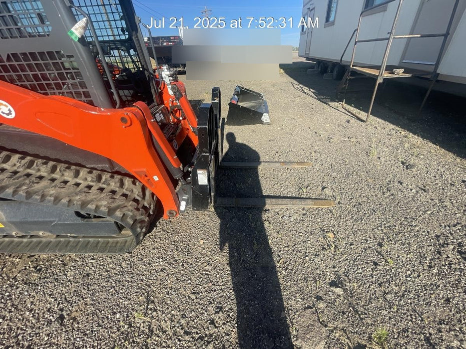 2022 TAKEUCHI 48" Pallet Forks - Takeuchi