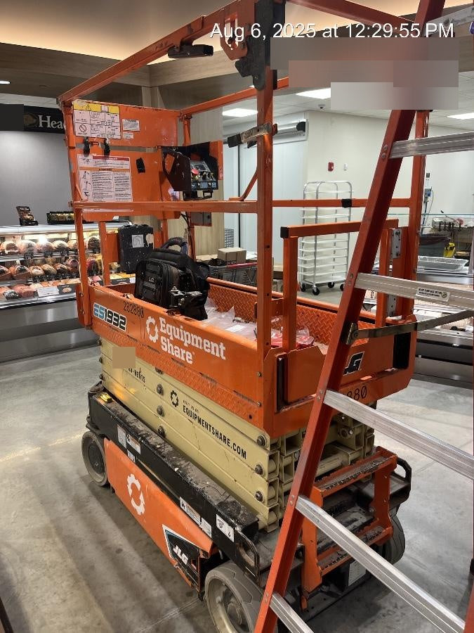 2022 JLG ES1932