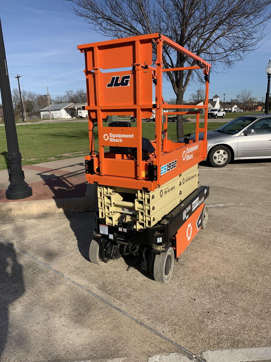 2022 JLG ES1932