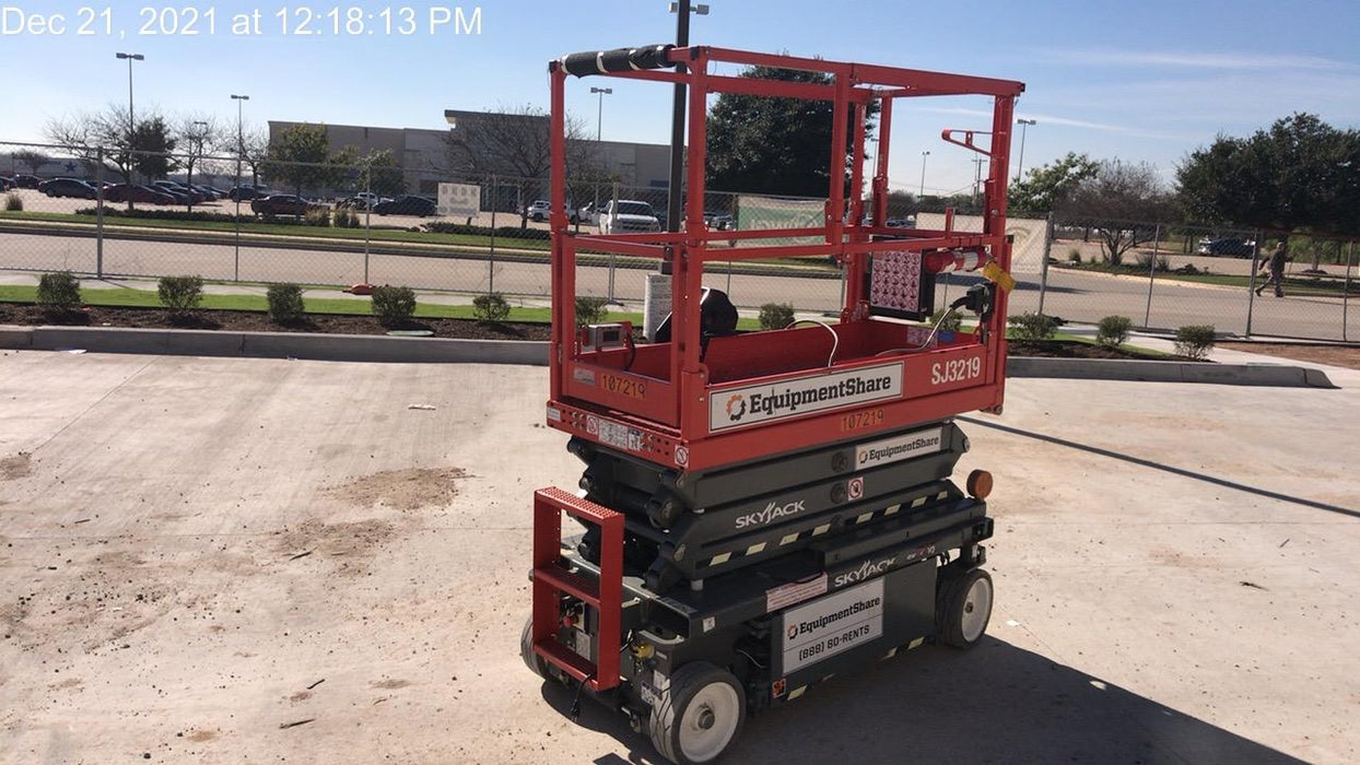 2020 Skyjack SJIII-3219 Solid NM Tires, Half height spring hinged entry gate, Dual Beacons, 800W Inverter