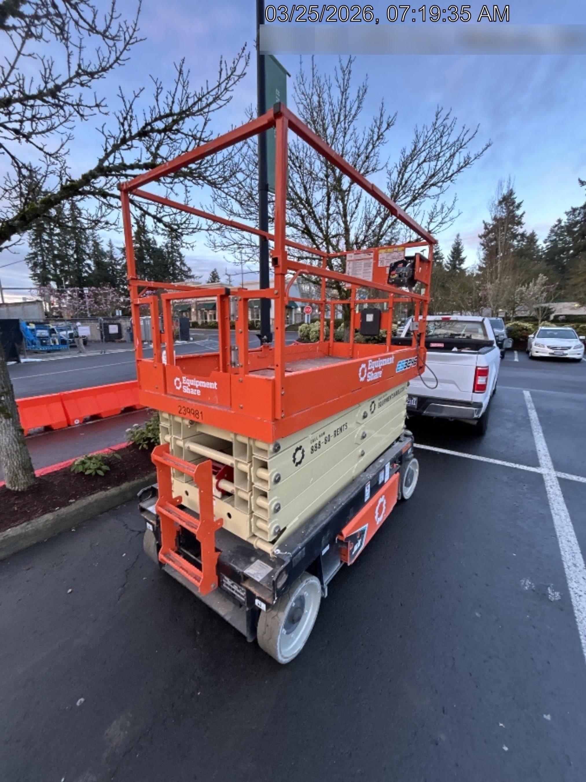 2022 JLG ES3246
